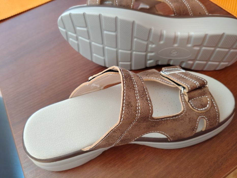 Nowe ,tanie klapki