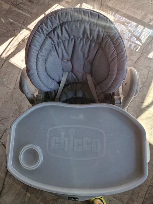 Fotelik do karmienia leżak Chico
