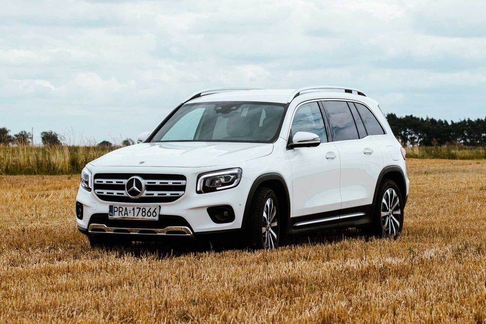 Samochód do ślubu - Elegancki przejazd dla Pary Młodej