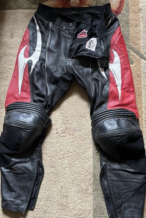 Мотокуртки та штани