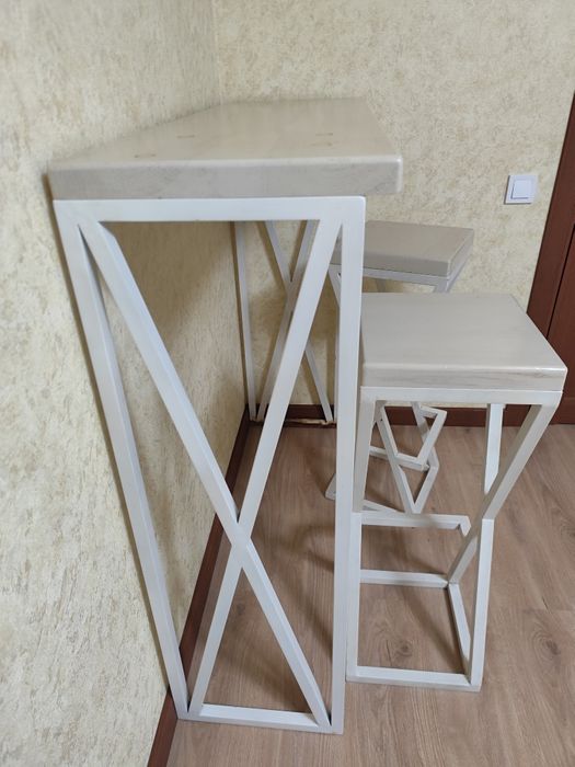 Барний стіл і два стільці в стилі Loft