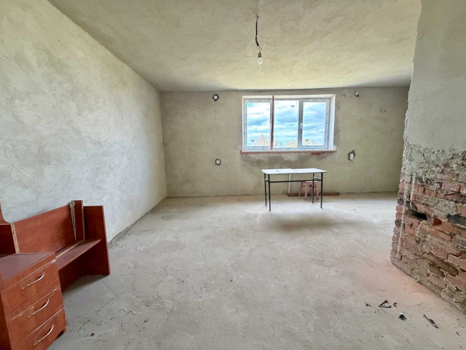 Просторий будинок 317 м² з ділянкою 12 соток у Дашаві