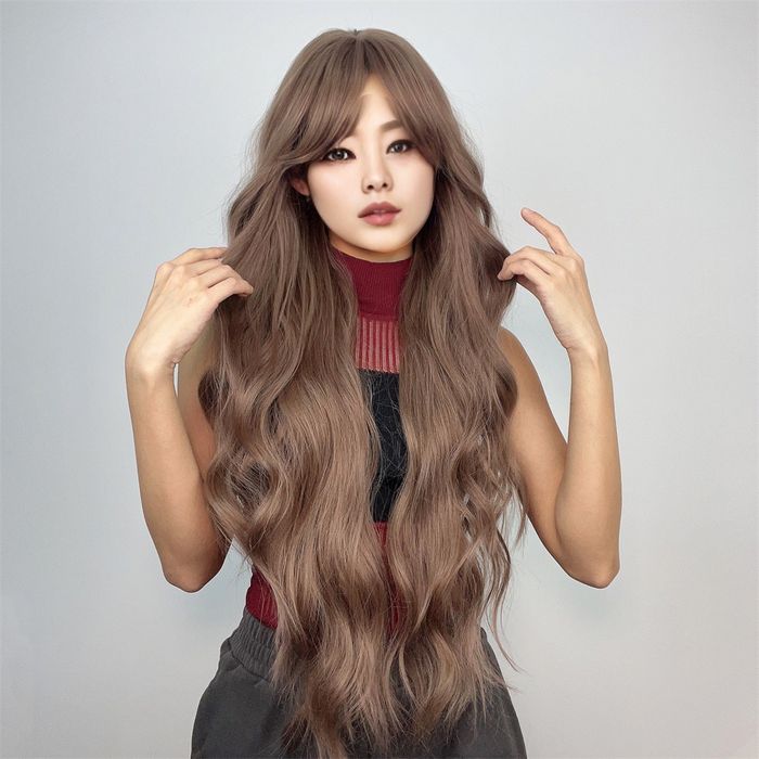 Nowa, bardzo długa peruka z falowanymi włosami