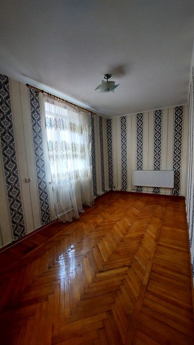 Продам 3-кімнатну квартиру. Вул.Київська,15.