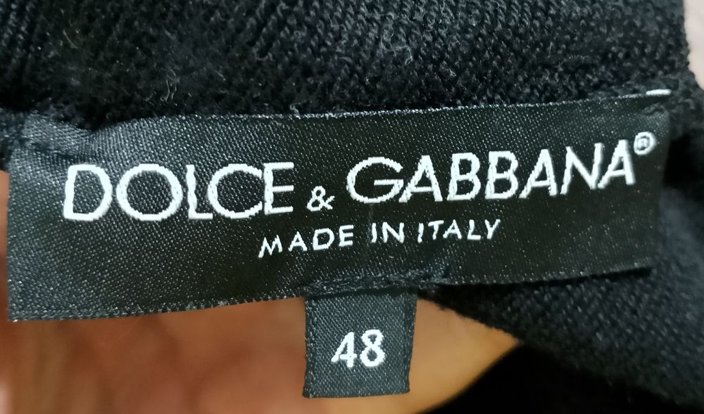 Костюм DOLCE & GABBANA

Мужской спортивный костюм с

фирменным лого