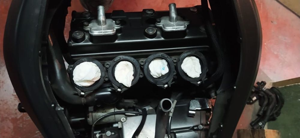 Reparaçao de Yamaha R6 modelos carboraçao