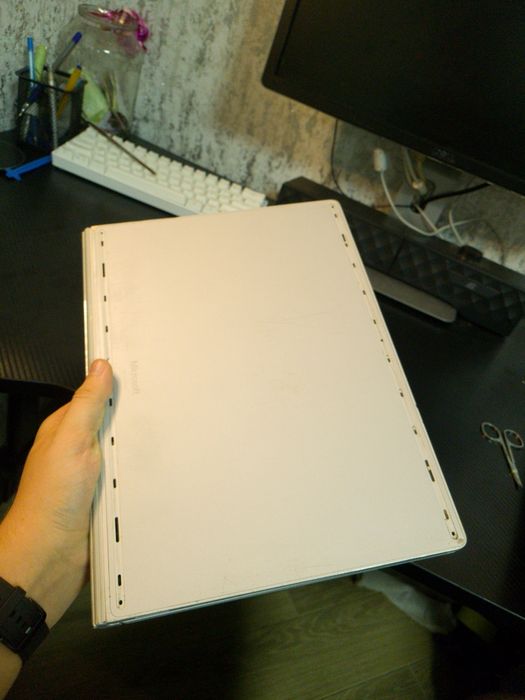 Microsoft surface book 2 13 | GTX 1050 | 1tb | i7 | 16gb