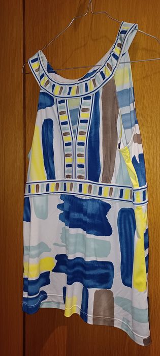 Top M em tons azul e amarelo BCBG