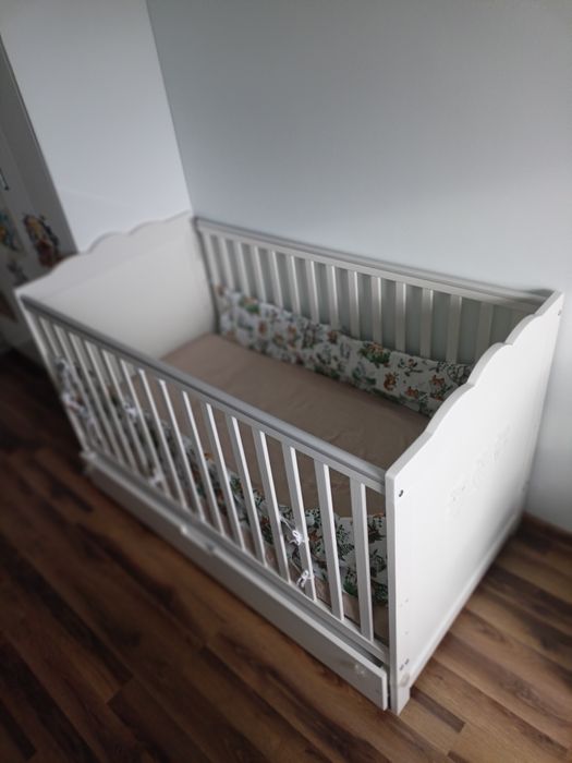 Łóżeczko dziecięce białe