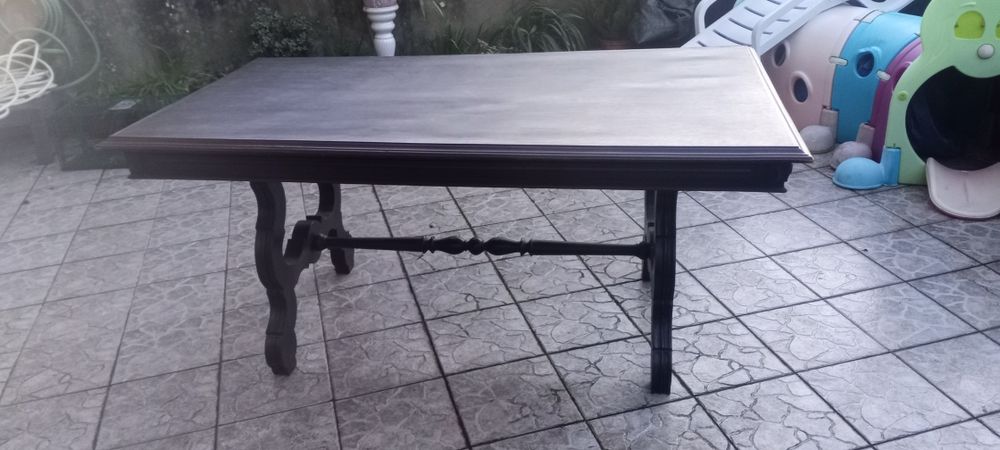 Vendo cadeiras e .mesa rusticas