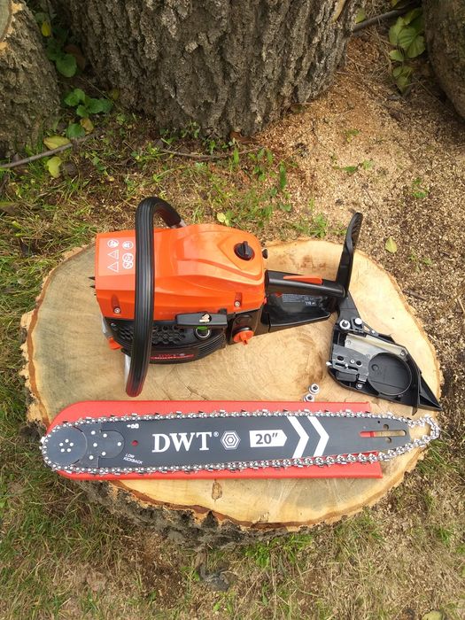 Продам  Бензопилу DWT