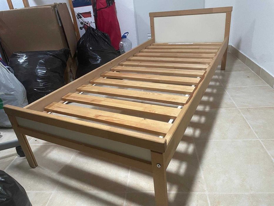 Cama de criança gama Sniglar do Ikea.