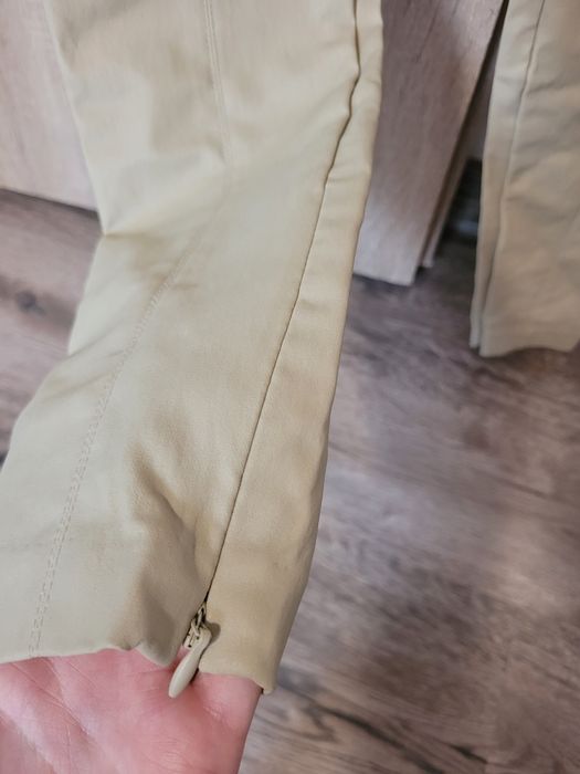 Zara woskowane spodnie beżowe