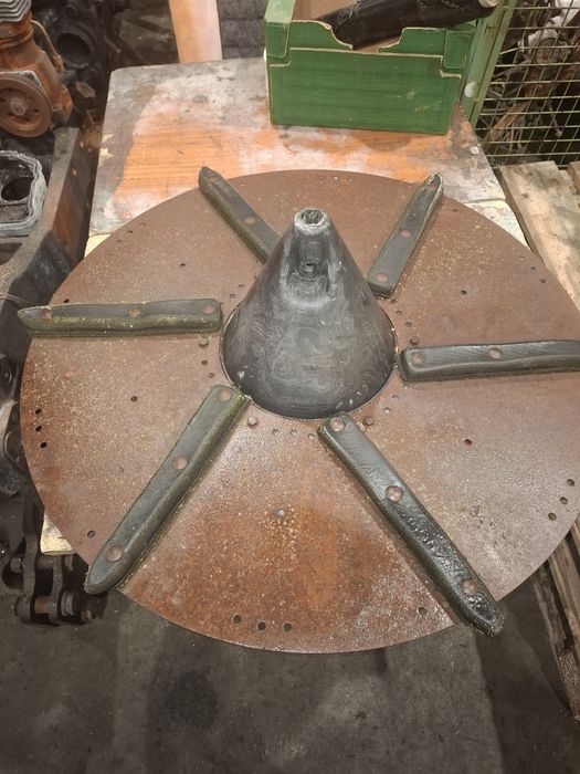 tarcza rozrzucająca case 2188 odrzutnik slomy axial 2388