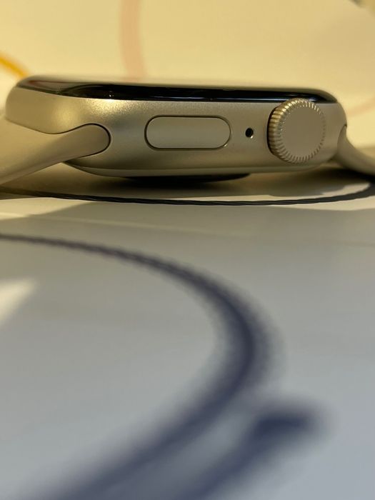 Apple Watch SE в ідеальному стані!