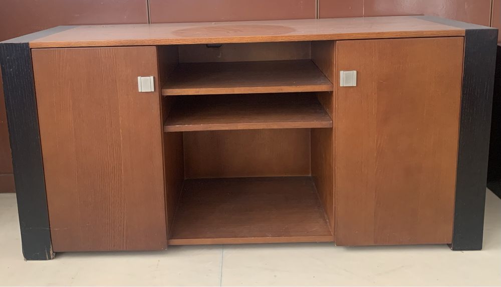 Mobília de sala em castanho