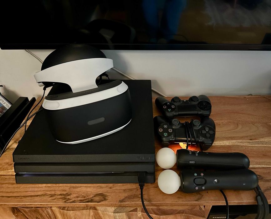 PS4 Pro 1TB + PSVR + 2 pady + 2 Move – pełny zestaw VR! Stan b. dobry
