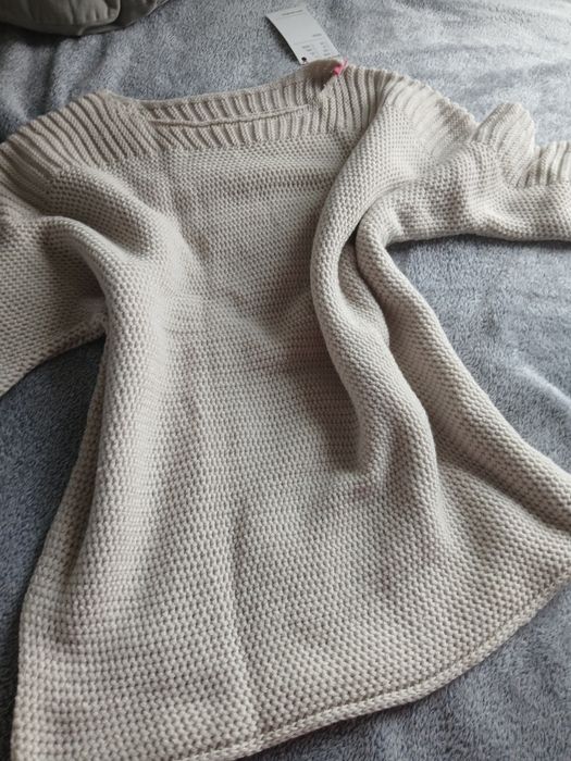 Beżowy sweter M/L kształt nietoperz