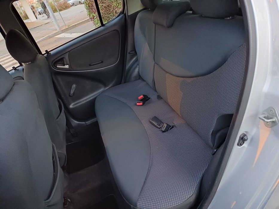Toyota Yaris 1.0 vvti sol impecável