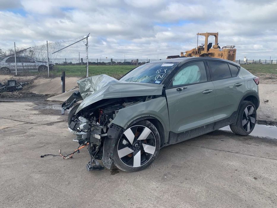 Передні прві двері Volvo c40 2022