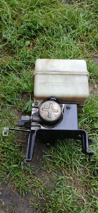 Насос гідропідвіски toyota land cruiser 100 lexus lx 470