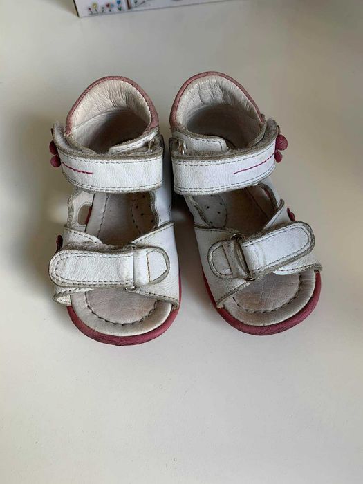 Sandałki EMEL roczki- wyprofilowane obuwie dla maluszków. R.19