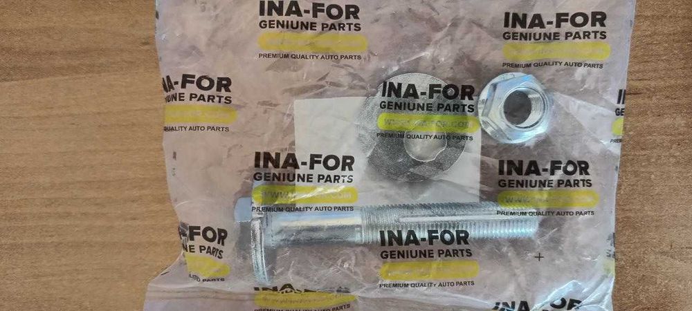 Болти розвальні задніх продольних важелів Nissan Rogue