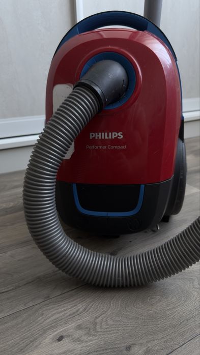 Пилосос Philips Performer Compact