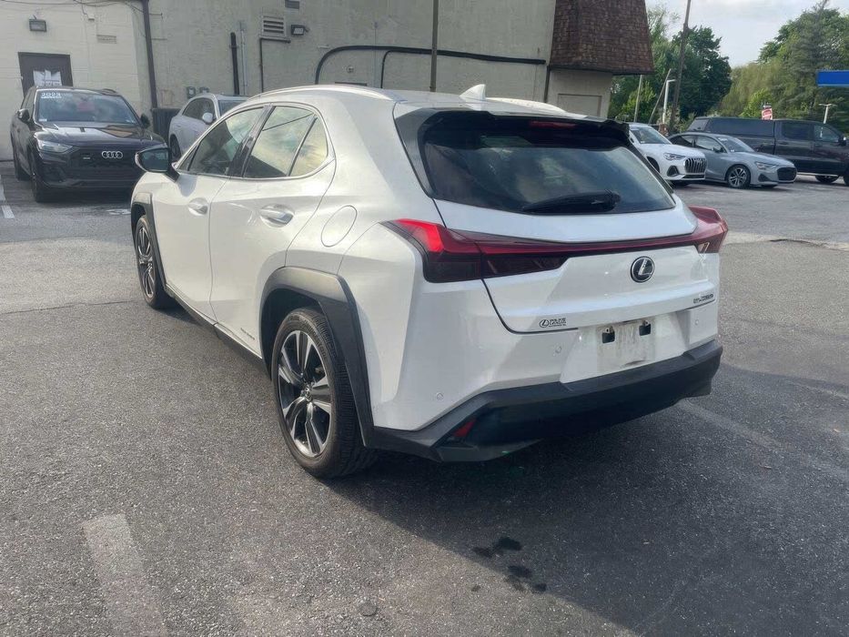 Lexus UX 250h      2020