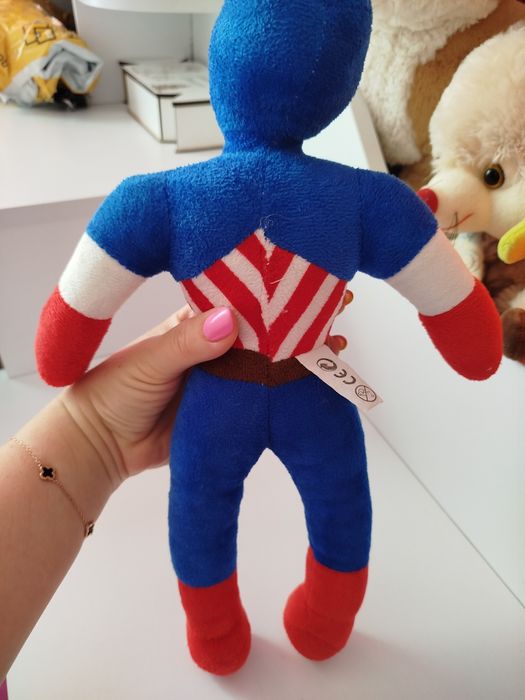 Продам улюбленого героя капітан Америка