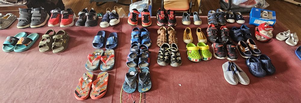 Roupa usada de menino