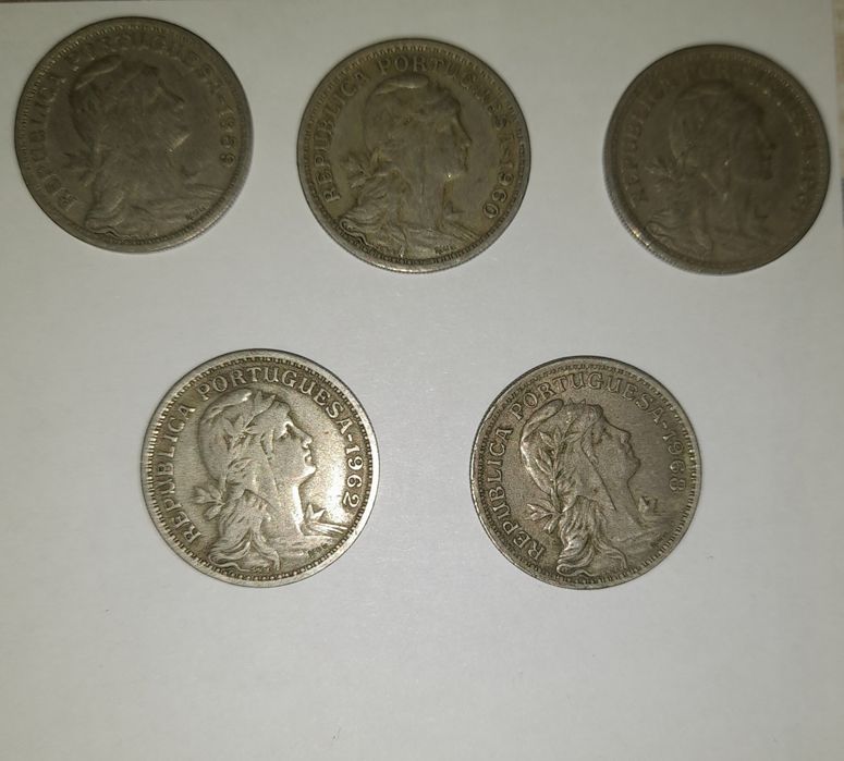Moedas República Portuguesa de 50 centavos.
