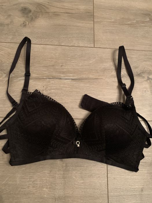 Бюзгалтер чорний