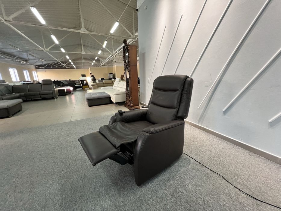 Крісло темно коричневе шкіряне реклайнер електро привід Hukla