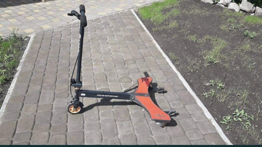 Дрифтовый трюковый самокат Razor PowerWing
