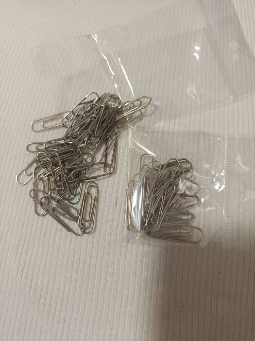 Molas, clips e borrachas