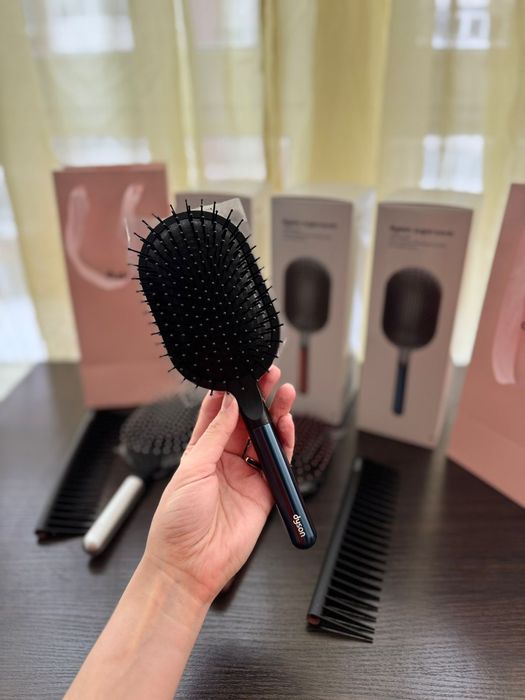 Подарункове пакування!Набір щіток Dyson 2 предемети , щітка та гребінь