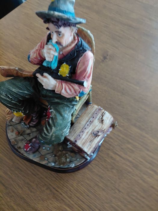 Estatueta porcelana
