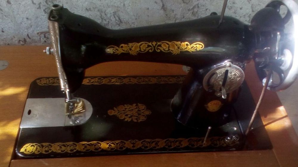 Швейная машинка ПМЗ им. Калинина стол тумба ссср отличное состояние