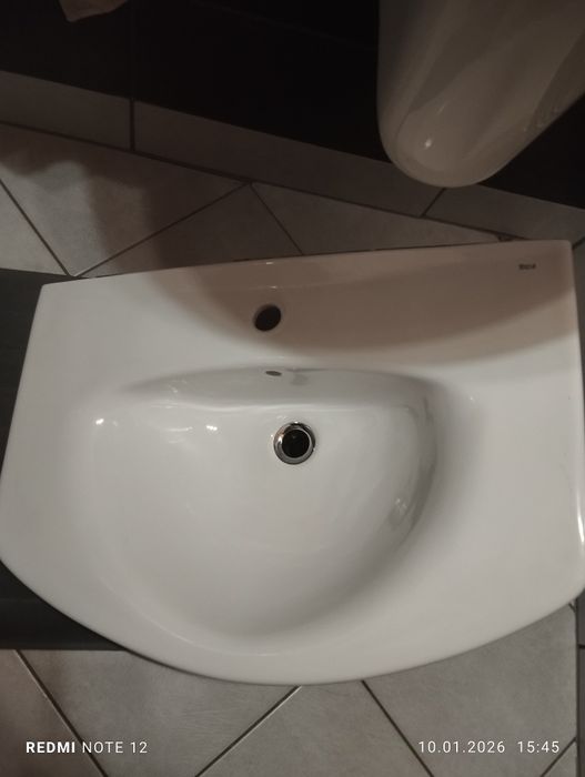 Umywalka ceramiczna Roca 70 cm