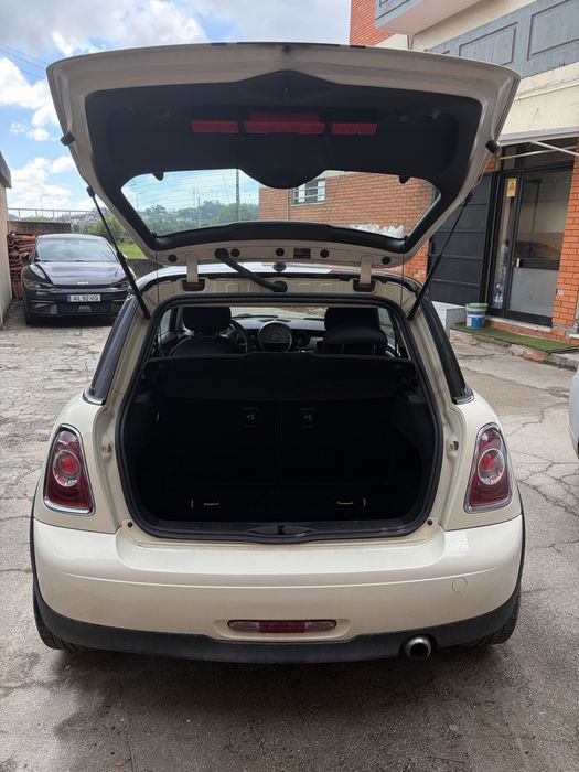 Mini cooper one .