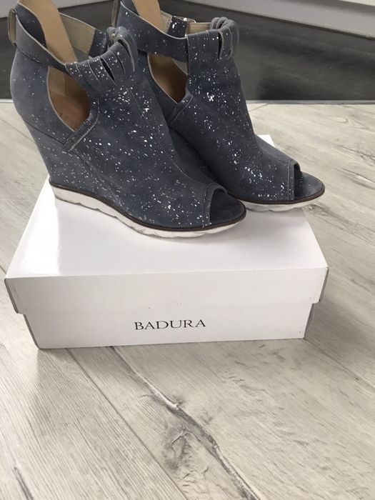 Buty na koturnie