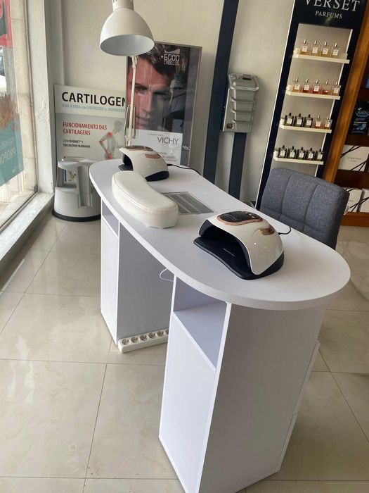 Mesa de Manicure estado  Novo