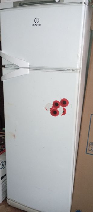 Б/у Indesit 1.6 холодильник