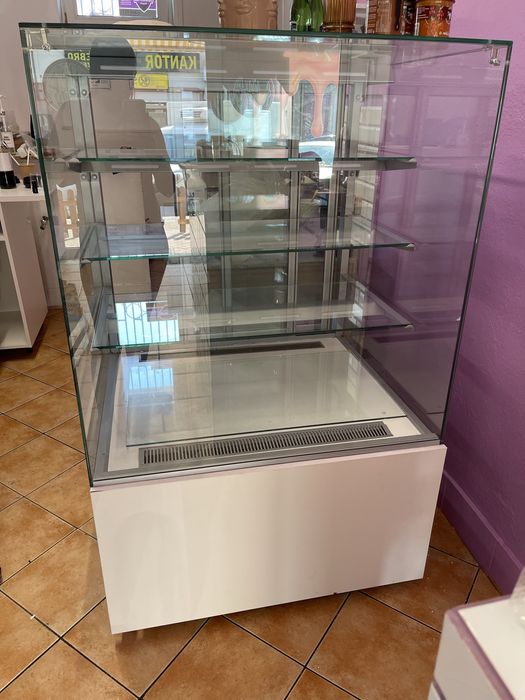 Witryna chłodnicza, cukiernicza