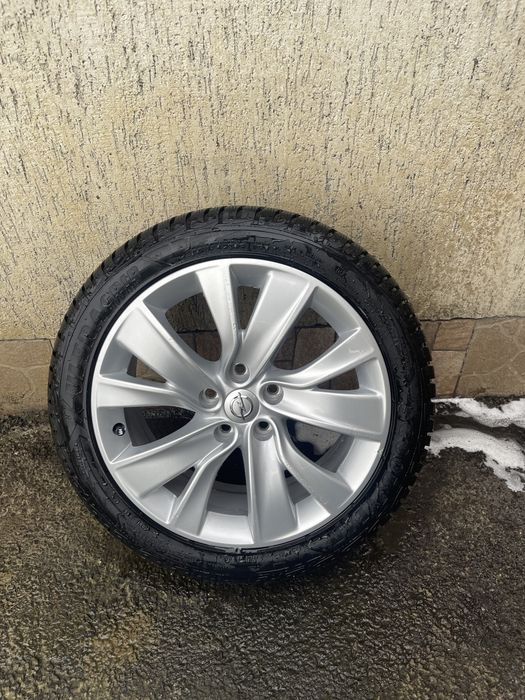 Opel insignia r18 235/45/18 Goodyear