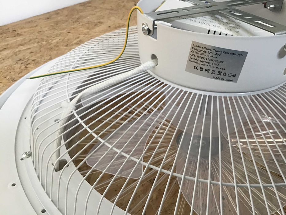 Obudowany wentylator sufitowy ze światłem - 20”