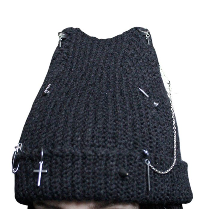 Стильная шапка с пирсингом в стиле грандж панк. Ручная работа