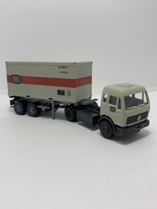 Mercedes com contentor da Roskopf escala 1/87