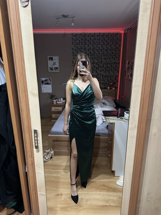 Satynowa ciemnozielona sukienka